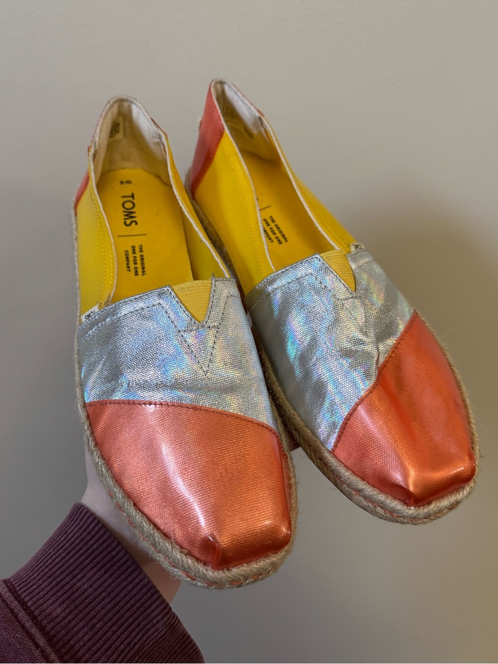 Tom’s classic translucent multi silver orange yellow slip on flats - Size 8 💜